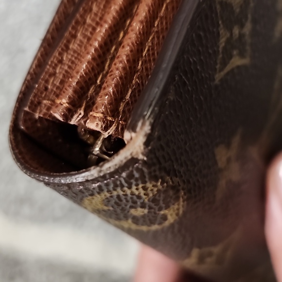 Sarah LV wallet 💯 authentic! - Picture 11 of 12
